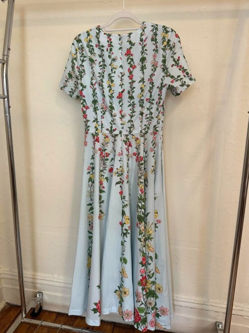Grace Dress in Floral Medley Ray by J. McLaughlin - Picture 4 of 4